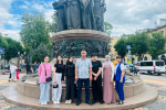 В проекта «Историческая память» Мадина Богатырева, председатель общественного совета партпроекта, и активист «Единой России» Мурад Арчхоев сопровождали юных победителей всероссийских конкурсов в город-герой Брест
