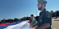 Сотрудники МЧС России приняли участие в масштабной патриотической акции ко Дню Государственного флага РФ - ГУ МЧС