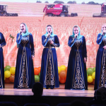 Церемонию награждения аграриев сопровождала праздничная концертная программа