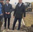 В Карабулаке на одной из улиц очищают городскую канализационную систему - Сердало