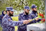 В Ингушетии росгвардейцы возложили цветы к памятнику погибшим в Великой Отечественной войне
